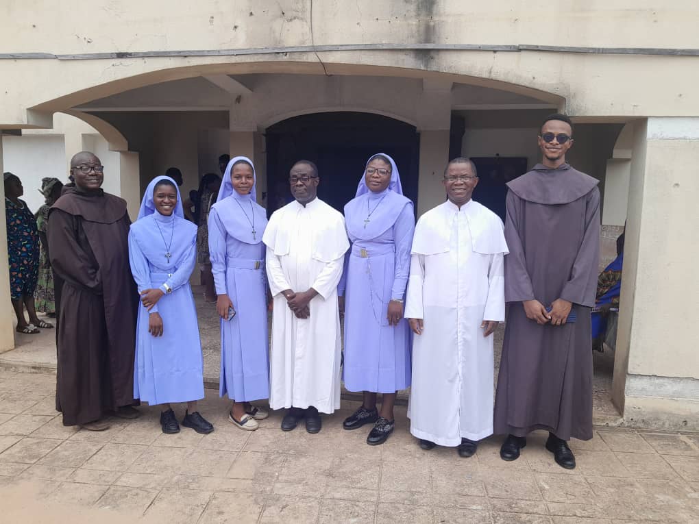 st-thomas-catholic-parish-amuvi-arochukwu-celebrates-bids-longest-serving-out-going-parish-priest-fr-kizito-farewell/